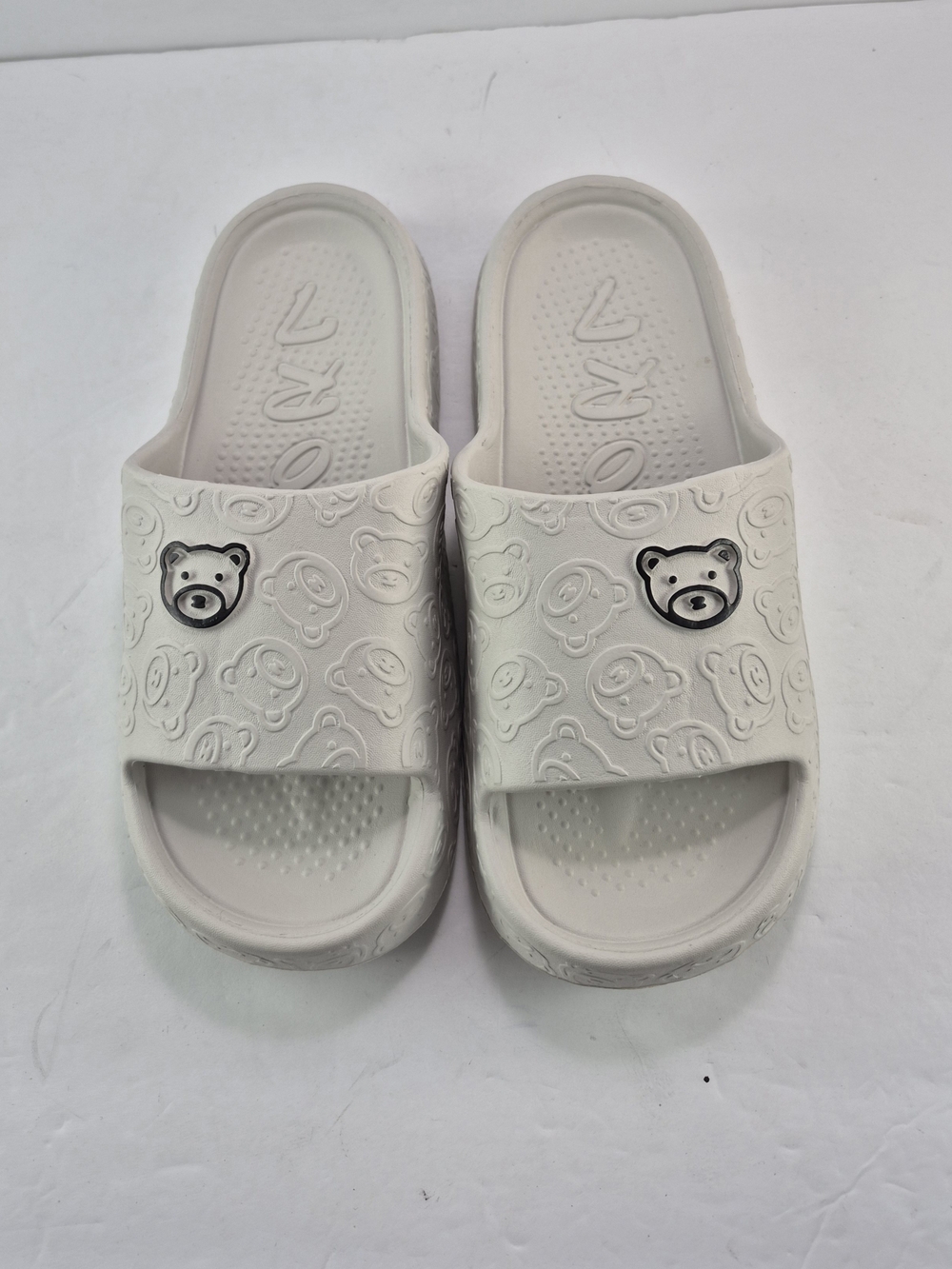NWOT White Cartoon Bear Embossed Thick EVA Cloud Slides | Size 42. 9/10 Y2k Kid
